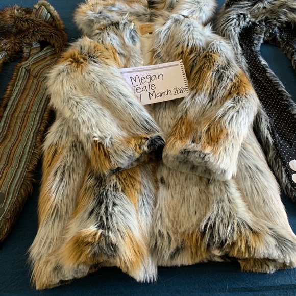 Arctic Wolf Spirithoods Coat 🐺 - Picture 3 of 8